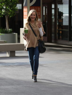 Julie Benz pic #678969