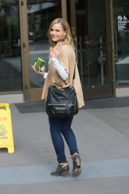 Julie Benz pic #678984