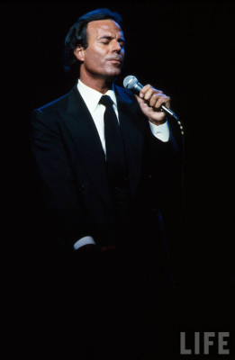 Julio Iglesias pic #201435