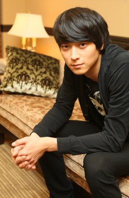 Kang Dong Won pic #810511