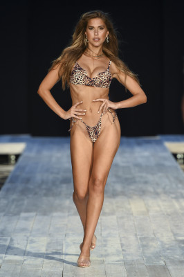 Kara del Toro pic #1163194