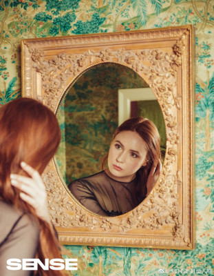 Karen Gillan pic #1233345