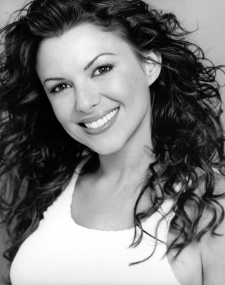 Kari Wuhrer pic #54078