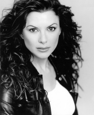 Kari Wuhrer pic #54075
