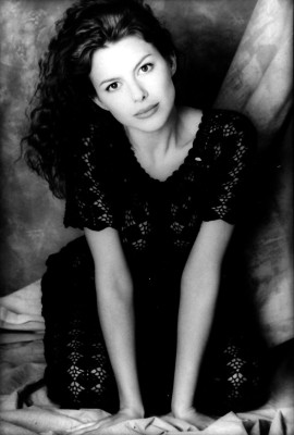 Kari Wuhrer pic #54096