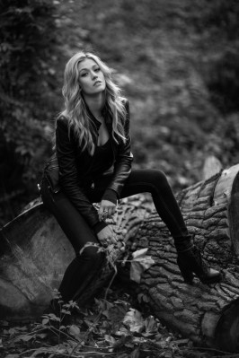 Katherine McNamara pic #1089957