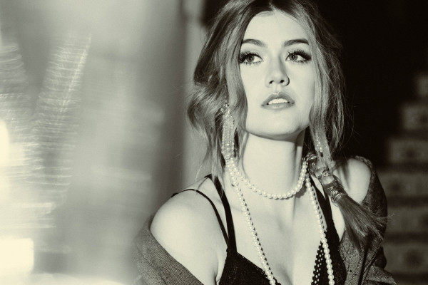 Katherine McNamara pic #1005508