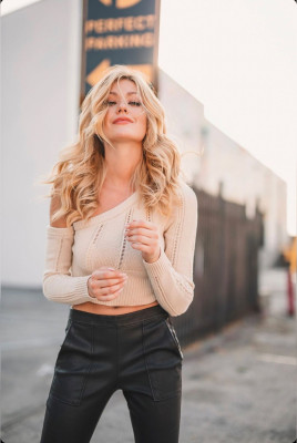 photo 3 in Katherine McNamara gallery [id1300152] 2022-03-30 00:00:00