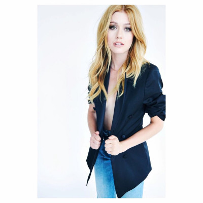 Katherine McNamara pic #1091031