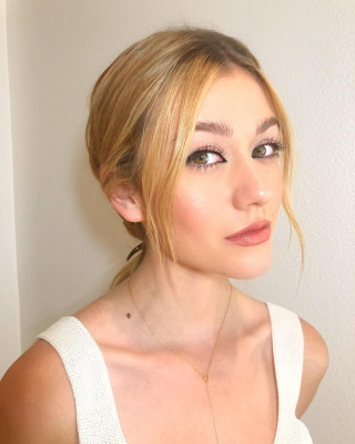 Katherine McNamara pic #1076024