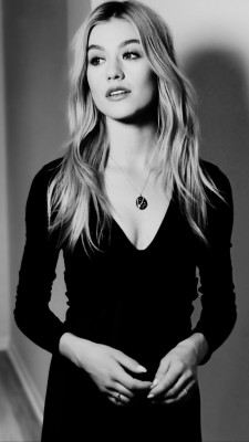 Katherine McNamara pic #1131570