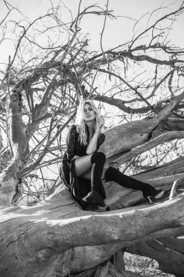 Katherine McNamara pic #1242378