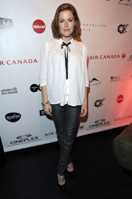 Kathleen Robertson pic #296559