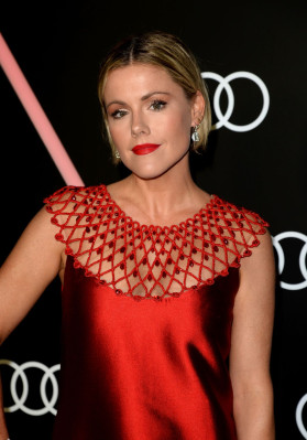 Kathleen Robertson pic #661669