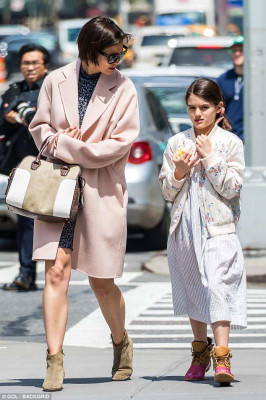 Katie Holmes pic #1033397
