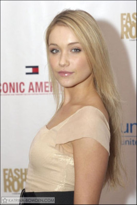 Katrina Bowden pic #113053