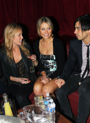Katrina Bowden pic #347541