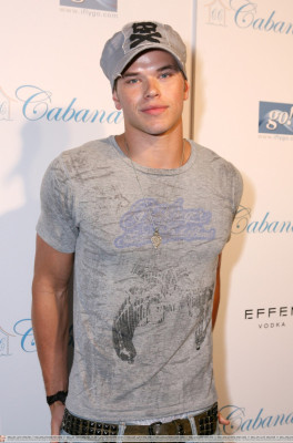 Kellan Lutz pic #279157