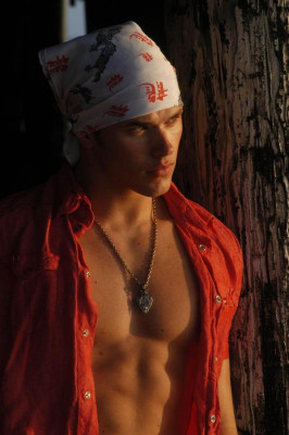 Kellan Lutz pic #226039