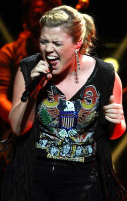 Kelly Clarkson pic #541548