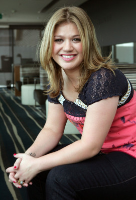 Kelly Clarkson pic #336693