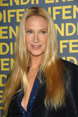 Kelly Lynch pic #221969