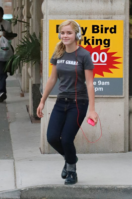 Kiernan Shipka pic #1286941