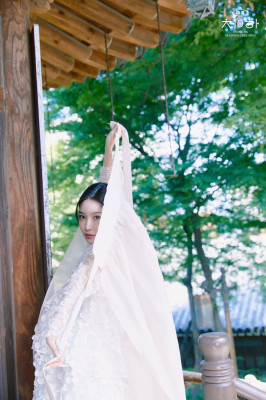 Kim Chung Ha         pic #1280459