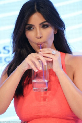 Kim Kardashian pic #729093