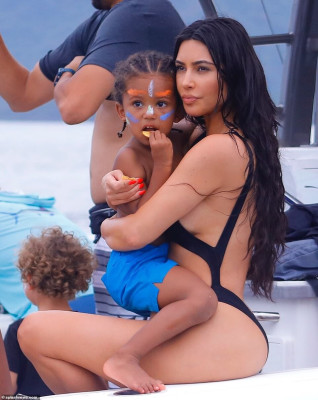 Kim Kardashian pic #1148385