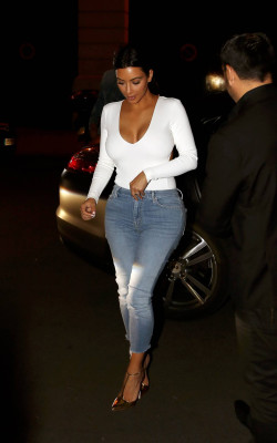 Kim Kardashian pic #703036