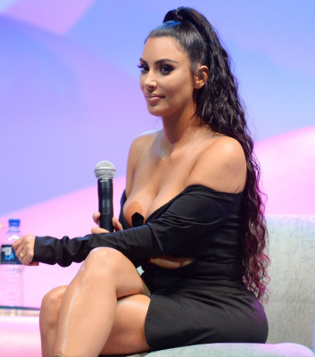 Kim Kardashian pic #1052224