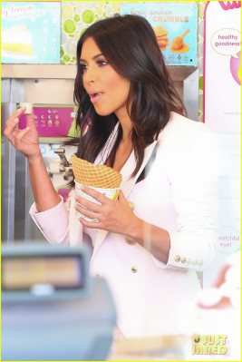 Kim Kardashian pic #727190