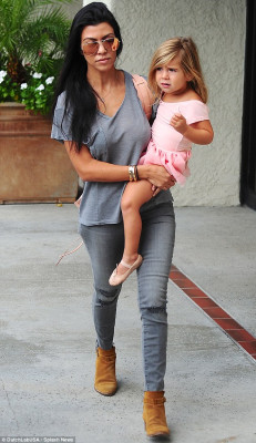 Kourtney Kardashian pic #807217