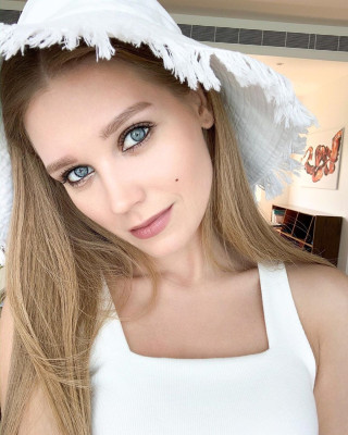 Kristina Asmus pic #1220707