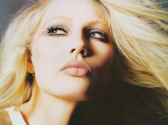 Kristy Hume pic #6550