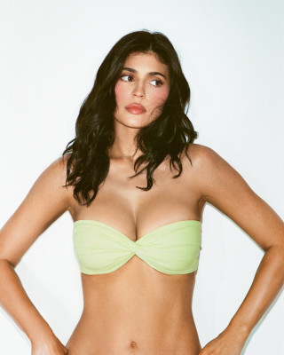 Kylie Jenner - Khy 'The Cotton Stretch Collection' 08/04/2025