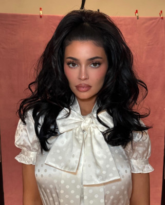 Kylie Jenner - Kylie Cosmetics 'Hybrid Blush' (2025)