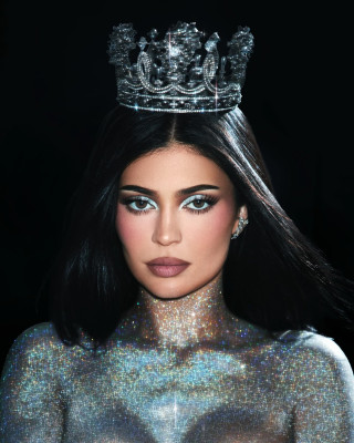 Kylie Jenner - Kylie Cosmetics 'King Kylie' (2025)