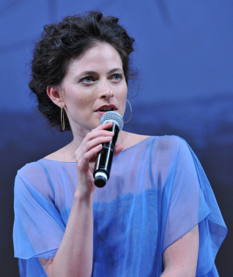 Lara Pulver pic #672204