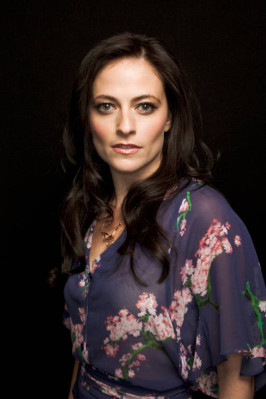 Lara Pulver pic #671990