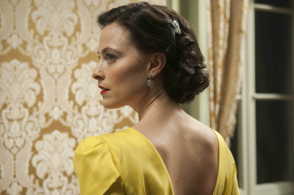 Lara Pulver pic #672253