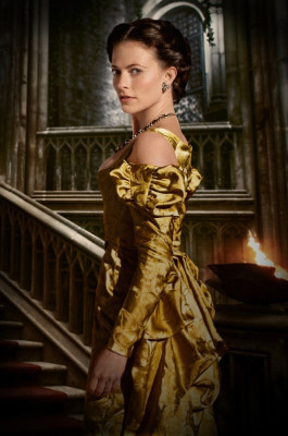 Lara Pulver pic #672214