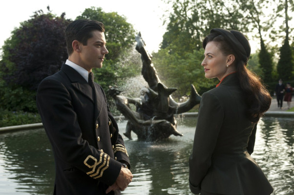 Lara Pulver pic #672429