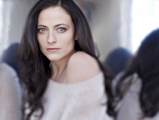 Lara Pulver pic #672318
