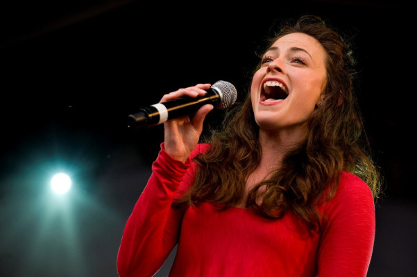 Lara Pulver pic #672251