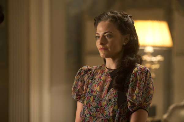 Lara Pulver pic #672229
