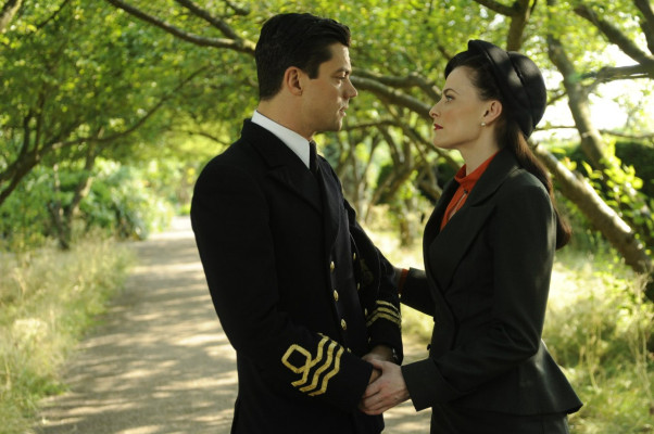 Lara Pulver pic #672224