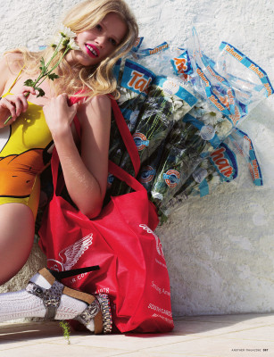 Lara Stone pic #155003