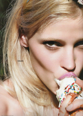 Lara Stone pic #132016
